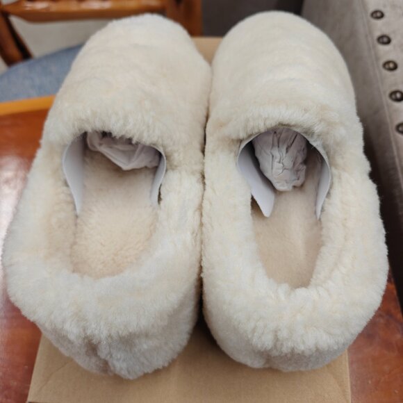 Sheepskin Slippers - Picture 5 of 9